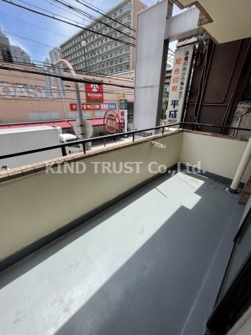 ロイヤルハイツ扇町Ⅱのバルコニー|広々としたバルコニーです