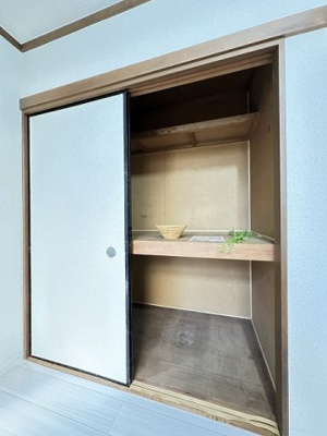 【展望】 | 王禅寺パークハウス | 洋室6帖のお部屋にある収納スペースです！奥行きのある収納スペースで荷物の多い方も安心☆