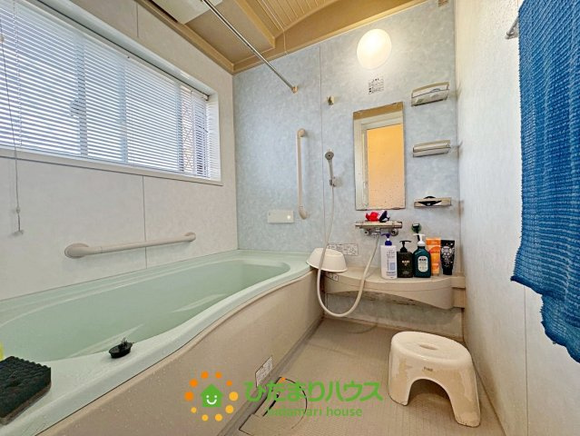 加須市上三俣　中古一戸建ての浴室