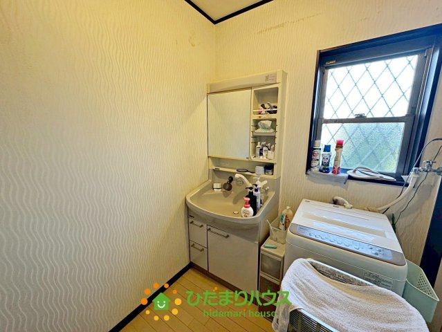 加須市上三俣　中古一戸建ての独立洗面台