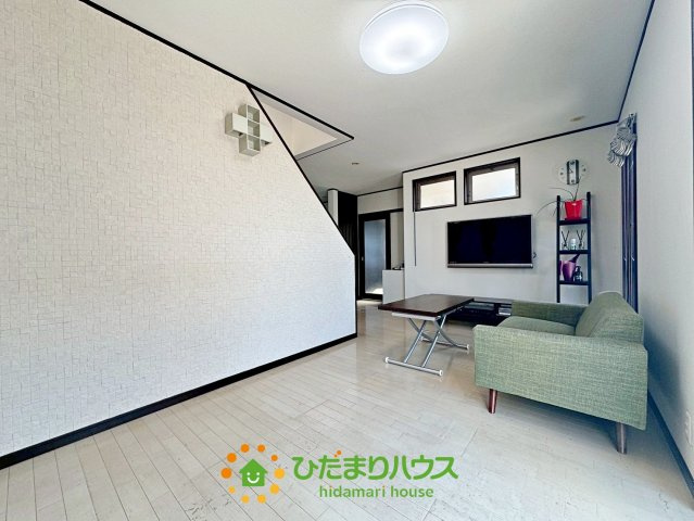 加須市上三俣　中古一戸建ての居間・リビング