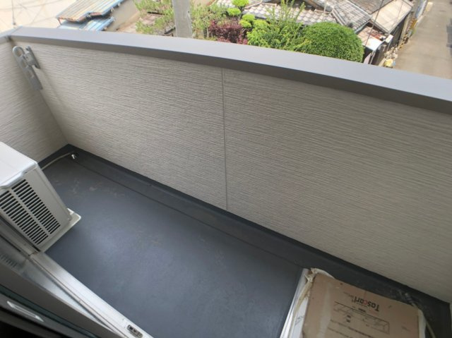 ラージヒル長瀬WESTのバルコニー