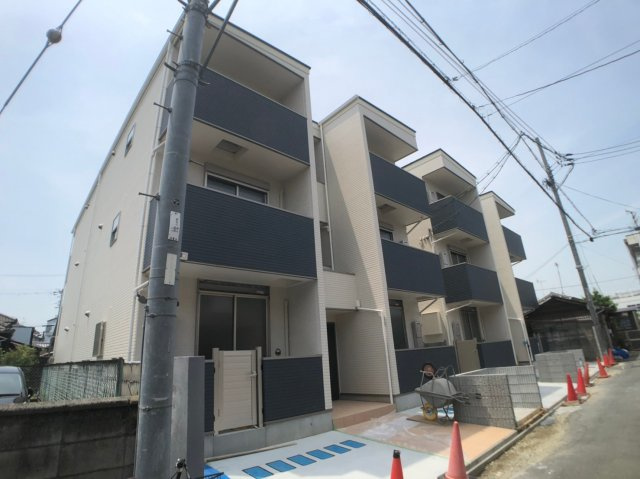 ラージヒル長瀬WESTの外観