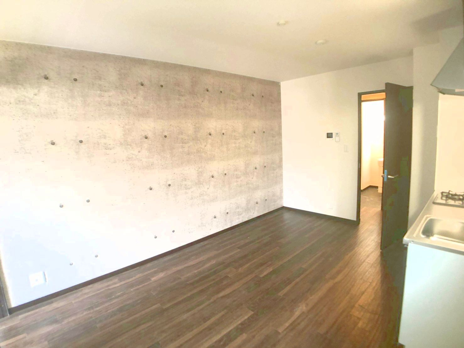 ラージヒル長瀬WESTの洋室