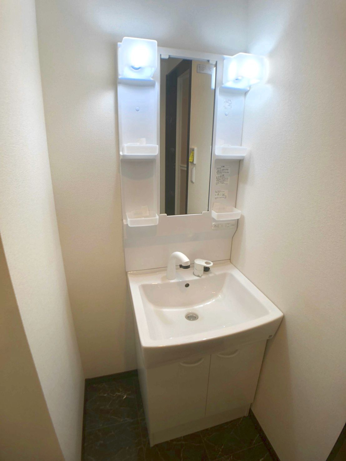 ラージヒル長瀬WESTの独立洗面台