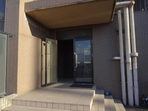 KURIMAマンションのエントランス