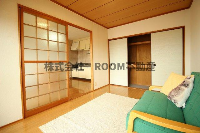 パレス妻ヶ丘の洋室|広々とした洋室です
