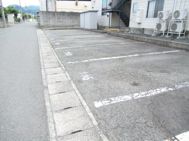 レジデンス桜田の駐車場