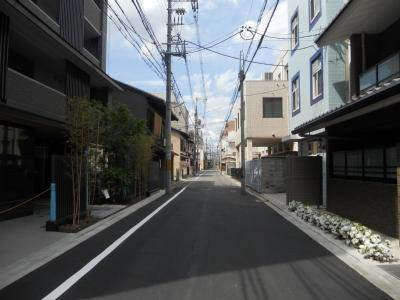 イスターナイマイ鴨川西の周辺|前面道路