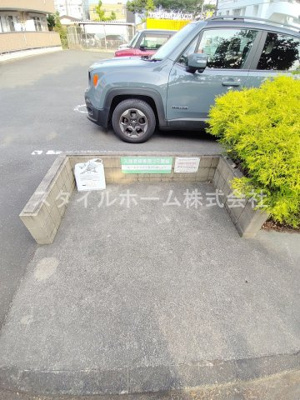 【駐車場】 | パークサイド前田 | 駐車場があるので、車を買う予定の方も安心です
