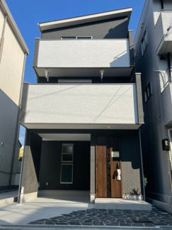 【外観】 | 大きなバルコニーが印象的なスタイリッシュな外観♪