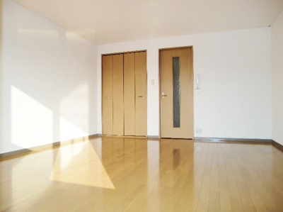 【居間・リビング】 | アメニティハイツ京塚 | 退去前のため現況を優先します