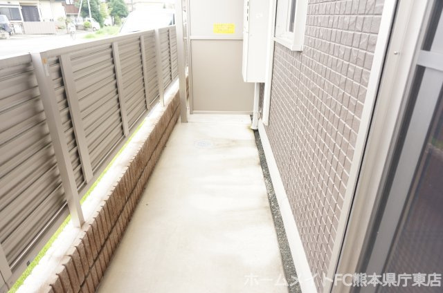 熊本市東区桜木５丁目のアパートのバルコニー