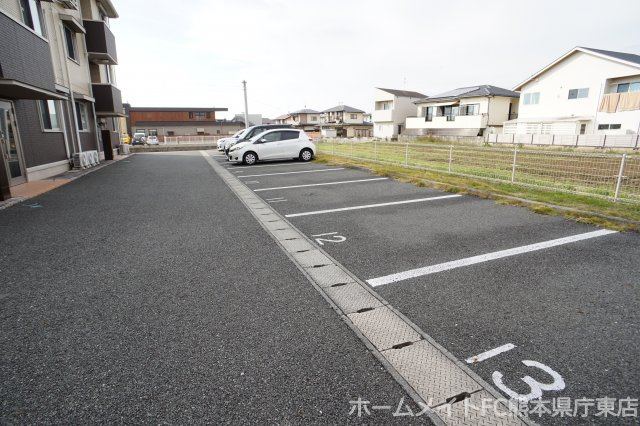 熊本市東区桜木５丁目のアパートの駐車場