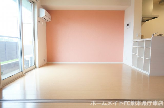 熊本市東区桜木５丁目のアパートの居間・リビング