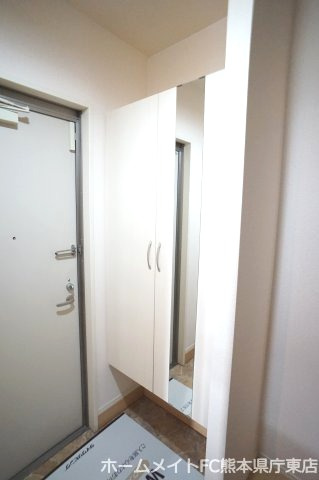熊本市東区桜木５丁目のアパートの玄関