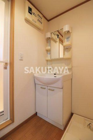 パーフェクトハウス堀込の独立洗面台|2021年撮影。現況と異なる場合がございます。