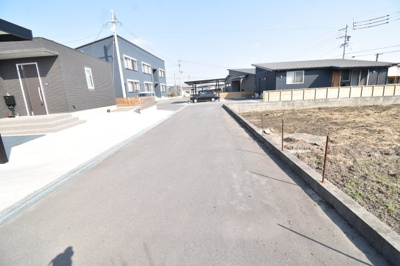 【前面道路含む現地写真】 | 肝付町富山　分譲地Ｅ