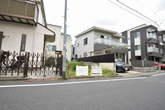 【前面道路含む現地写真】 | 現地見学や資料請求などお気軽にお問合わせ下さい。
周辺環境とあわせて現地ご案内致します。