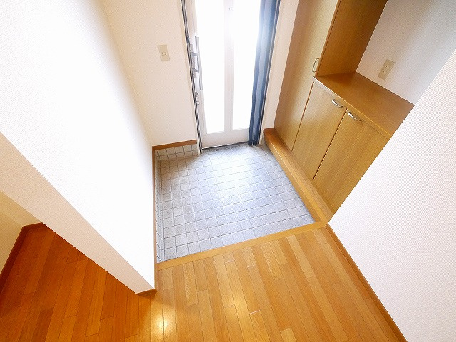 州見台5丁目一戸建ての玄関