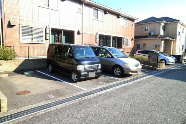ローテローゼさかえの駐車場