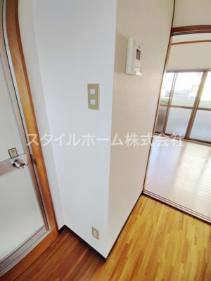 【居間・リビング】 | カブリオレ | こちらの居間で趣味の時間をお楽しみください