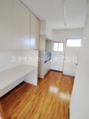 【居間・リビング】 | カブリオレ | こちらの居間で趣味の時間をお楽しみください