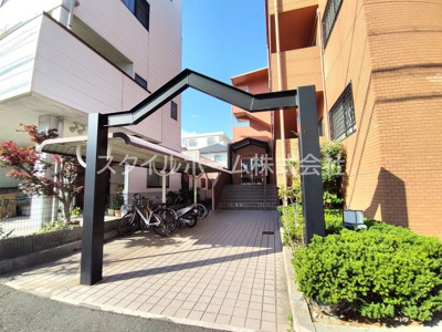 【エントランス】 | サンミレイ | 清潔なエントランスです