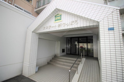 【エントランス】 | エステート新さっぽろ | マンション入り口です。防犯カメラも設置されています。