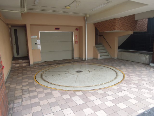 幸橋グランデCHAの駐車場