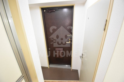 【玄関】 | プレミアム福島 | 明るい玄関です