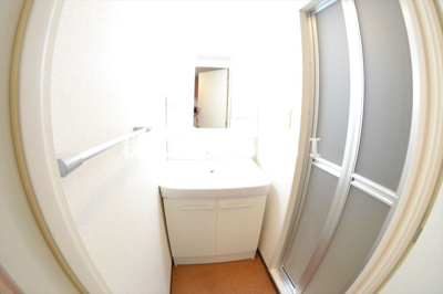 【独立洗面台】 | グラマシー心斎橋東(旧ユーカ心斎橋東) | 独立洗面台で身支度をすべて済ませてしまいましょう