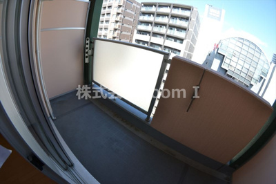 【バルコニー】 | グラマシー心斎橋東(旧ユーカ心斎橋東) | 開放的で明るい空間を演出してくれるバルコニーです