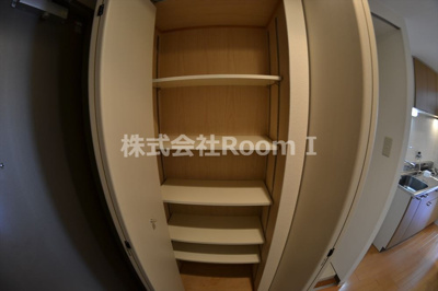 【収納】 | グラマシー心斎橋東(旧ユーカ心斎橋東) | 小物を収納するのに便利です