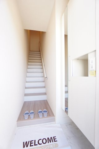 【玄関】 | Ｇｒａｎｄ　Ｃａｌｉｃｅ　（グランカリス） | ※同物件、同タイプ、間取り反転のお部屋です