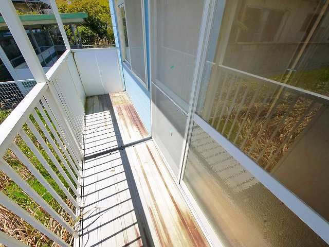 グランコート天理のバルコニー|暖かな日差しのふりそそぐバルコニー