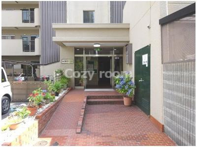 【エントランス】 | ニューライフ江坂 | 毎日通るエントランスはこのようになっています