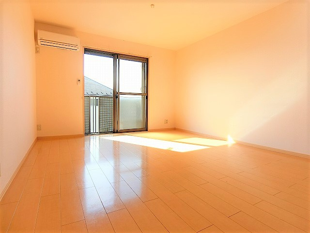 グレースヒル Bの居間・リビング