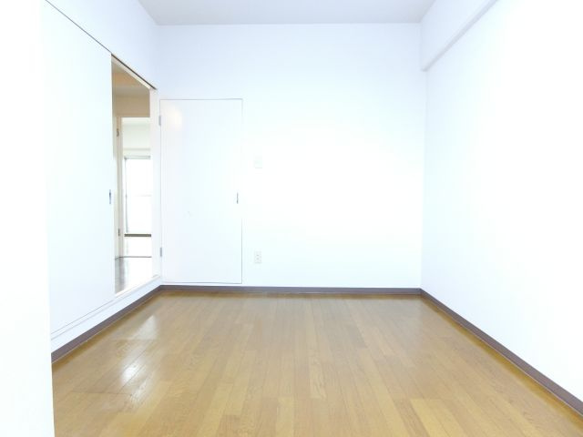 尾崎コーポの洋室|同物件別部屋イメージ写真