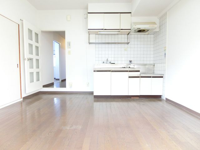 尾崎コーポの居間・リビング|同物件別部屋イメージ写真