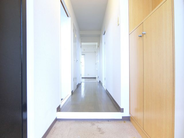 尾崎コーポの玄関|同物件別部屋イメージ写真