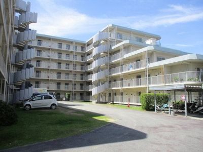 【外観】 | シャルムシーサイド明石 | 現地の建物はコの字型になっています。