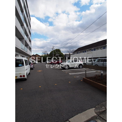 【駐車場】 | メゾンラディウス | 駐車場に車を止められます