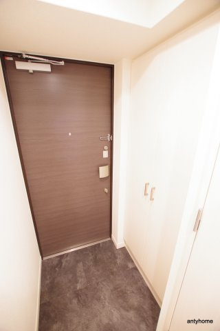 プレサンス新大阪コアシティ　仲介手数料無料の玄関