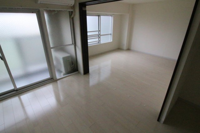 【居間・リビング】 | 湊川公園ビル