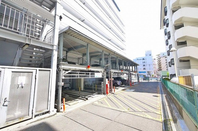 カーサフラッシュナカイの駐車場|車をお持ちの方に嬉しい駐車場付きの物件です