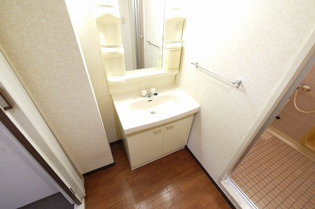 カーサフラッシュナカイの洗面所|忙しい朝には欠かせない洗面所です