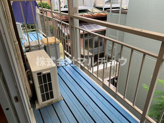 百恵マンションのバルコニー|外からの目が気にならないバルコニーで洗濯物が干せます