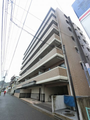 【外観】 | アークプラザ弘明寺 | 総戸数２６戸、平成１１年１１月築、管理人は日勤勤務につき管理体制良好です♪