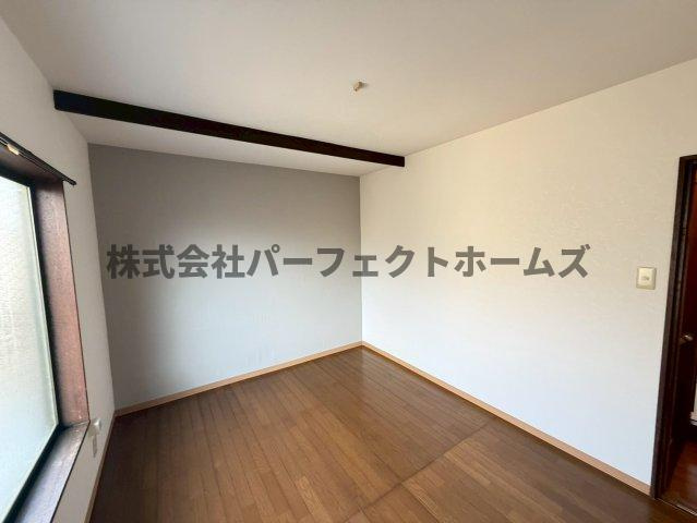 枚方市桜丘町の一戸建ての洋室|使い勝手のいい洋室です